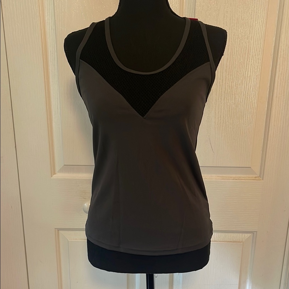 NWT PopFit W szM Gray Fitted Sleeveless Tank Top